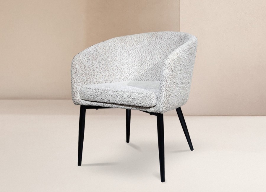 Silla Handel color beige con patas metálicas